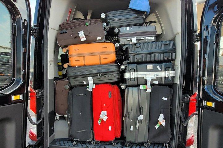 リスボン空港グループからカスカイスまたはエストリルへの送迎（バンサービス）