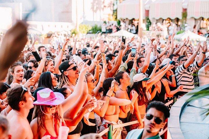 Las Vegas Pool Crawl with Party Bus & Free Drinks