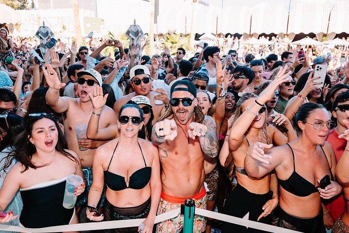 Las Vegas Pool Crawl with Party Bus & Free Drinks
