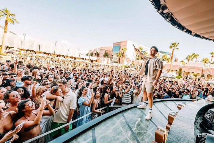 Las Vegas Pool Crawl with Party Bus & Free Drinks