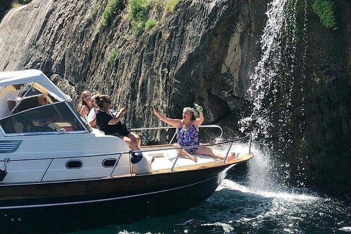 ヴィコ・エクエンセ発アマルフィ海岸遊覧船乗り合いツアー