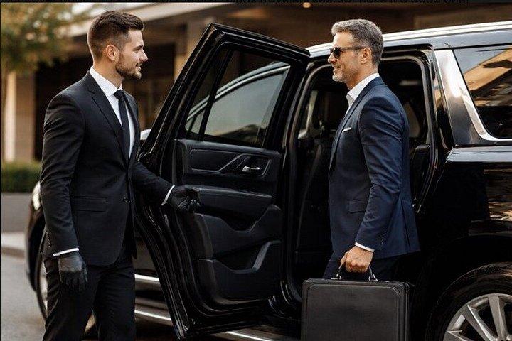 Luxury Private Airport Transfer with Chauffeur Services