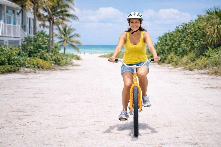 アンナマリア島のレディース自転車レンタル