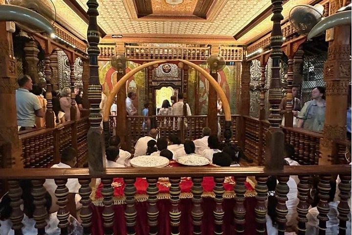 Private & Customizable Kandy City Tour with Local Driver-Guide