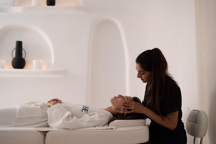 Santorini Massage Face and Body with Jacuzzi Access