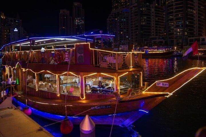 Hoteller i nærheden af Dubai Marina Bedste Dhow Cruise Dinner
