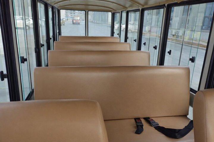 ヴロツワフでオーディオガイドと歴史的な写真付き電気自動車ツアー