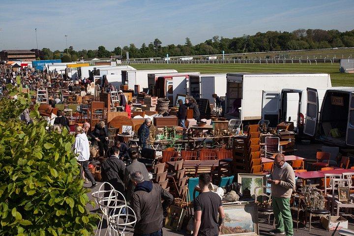 ロンドンからサンベリー骨董市場とテッド・ラッソのリッチモンド