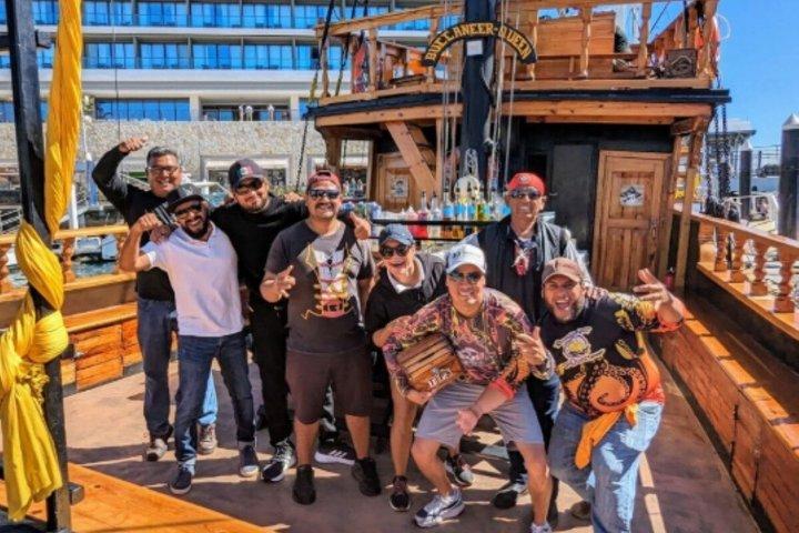 Cabo Aventura al anochecer : Crucero al atardecer con espectáculo pirata