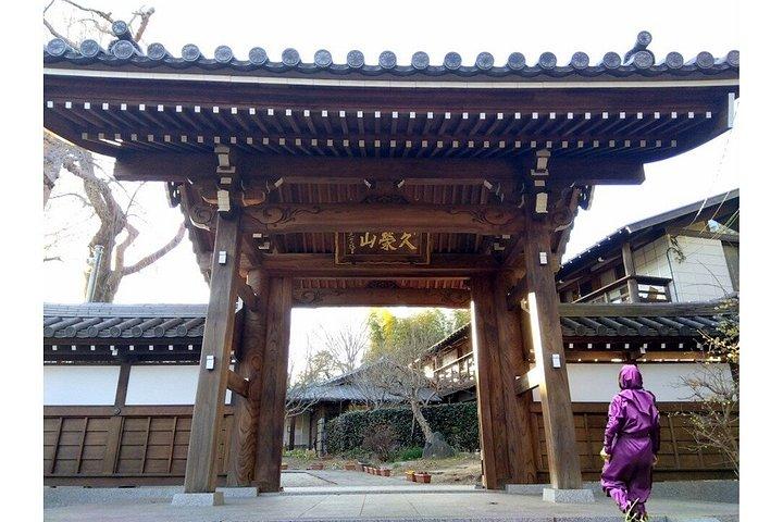 Ninja Explores Old Samurai Residences in Sakura