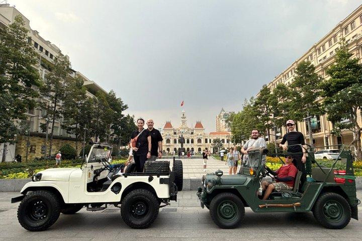 Saigon Discovery by US Army Jeep: História do dia e comida de rua noturna