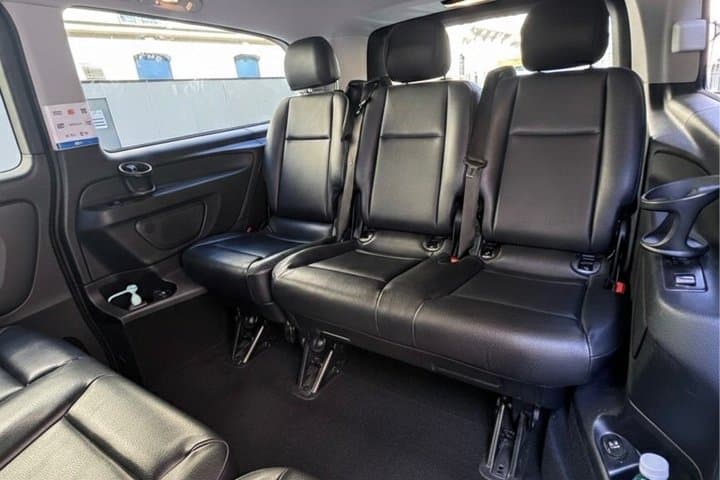 Private Van: Paris CDG/Orly/BVA Airport to Central Paris Hotels