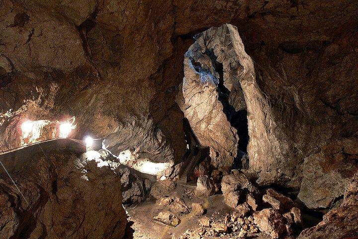 Devil's Throat and Yagodinska caves tour