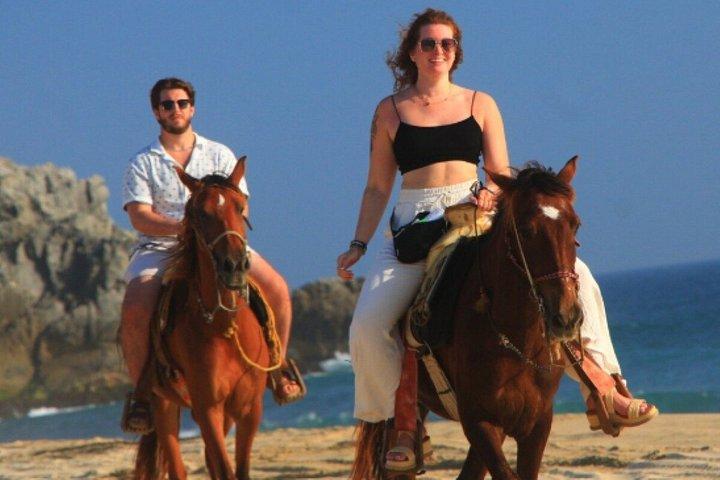 カボ・サンルーカスビーチと砂漠の乗馬