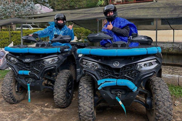 メデジン：ATVでのオフロードアドベンチャー、クワッドアドレナリン滝