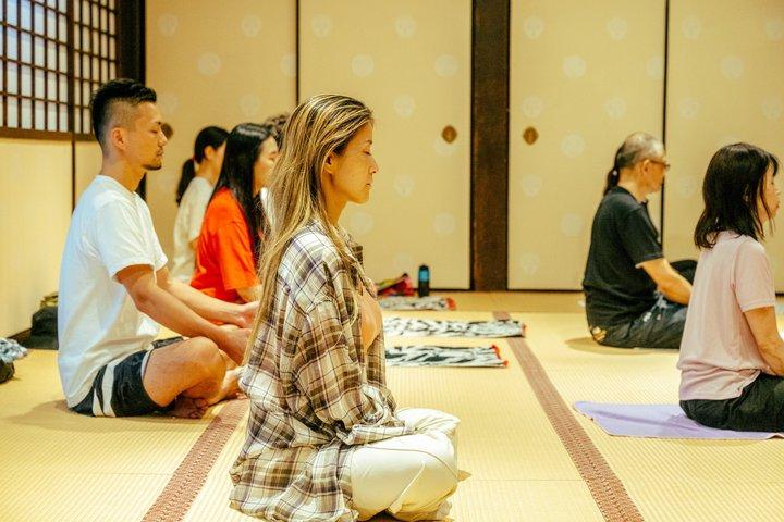夜のお寺体験禅とドローン仏