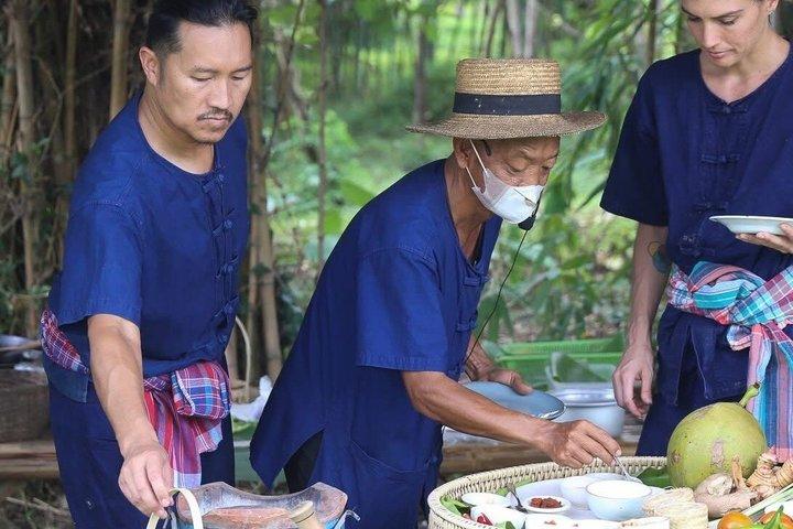 Nord thailandsk madlavningsklasse og gårdstur i Chiang Mai