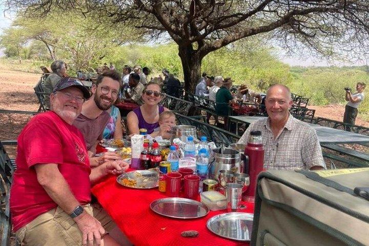 5 - Día Tarangire, Serengeti 2Noches, Ngorongoro y Manyara Gama media