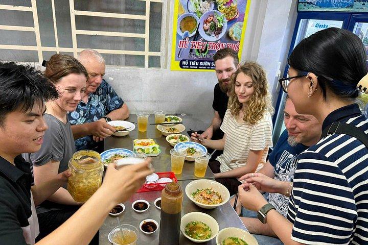 ホーチミン市： ビーガンオプション付きスクーターで行くローカルフードツアー