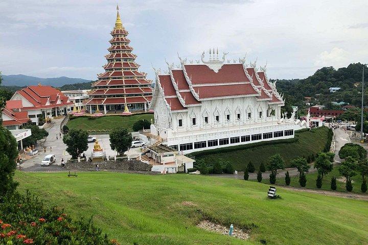 Stunning tour at Golden Triangle and 3 countries border view