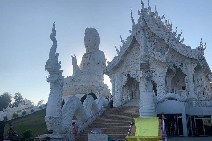 Stunning tour at Golden Triangle and 3 countries border view