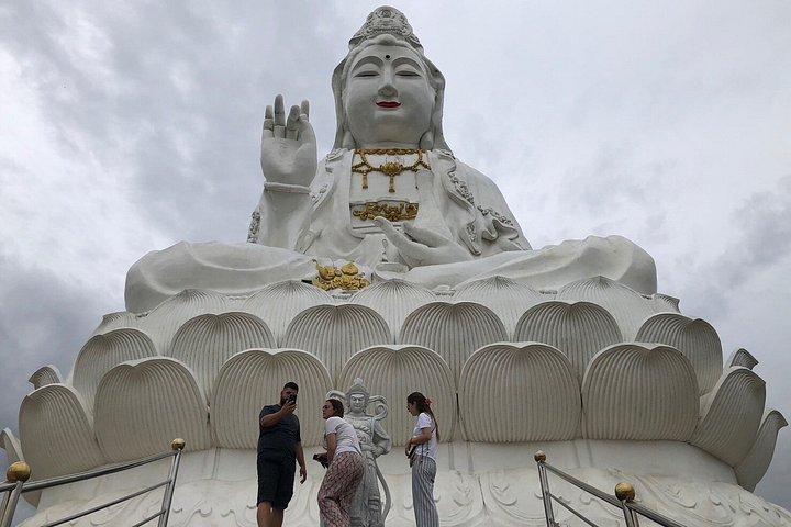 Stunning tour at Golden Triangle and 3 countries border view
