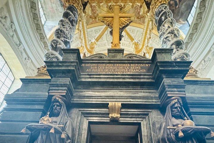 レ・アンヴァリッドのパリ・ナポレオン墓地と陸軍博物館