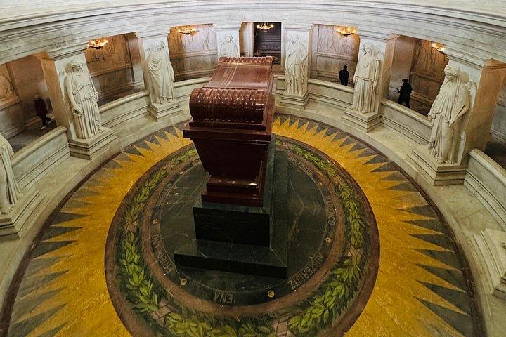 レ・アンヴァリッドのパリ・ナポレオン墓地と陸軍博物館
