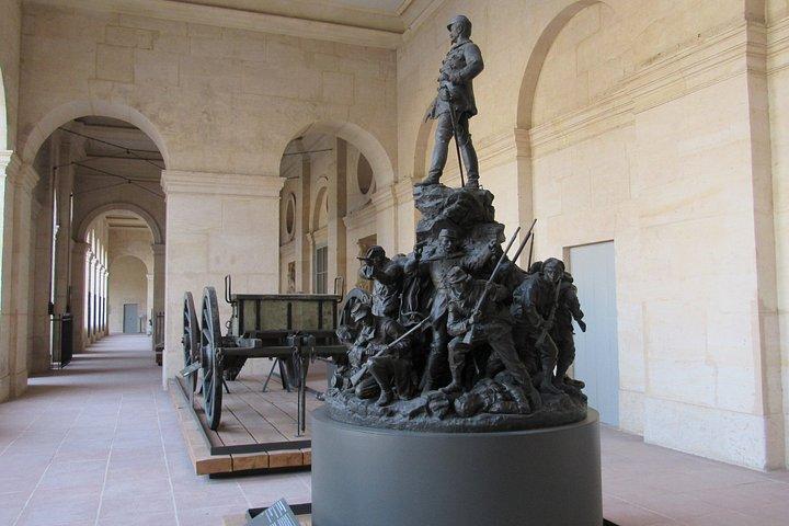 レ・アンヴァリッドのパリ・ナポレオン墓地と陸軍博物館