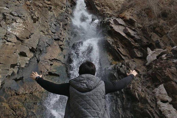 アルマトイジーププライベートツアー：イシク湖、トゥルゲンの滝、マス農場