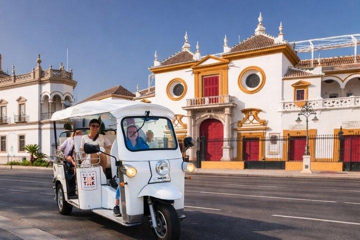 Excursión privada a Sevilla Tuk Tuk con joyas ocultas y lugares destacados