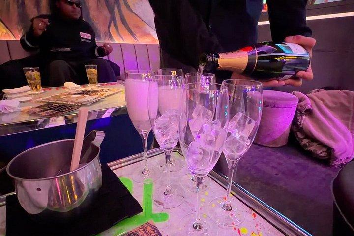 英語ガイド付き東京完全カスタムプライベートナイトツアー