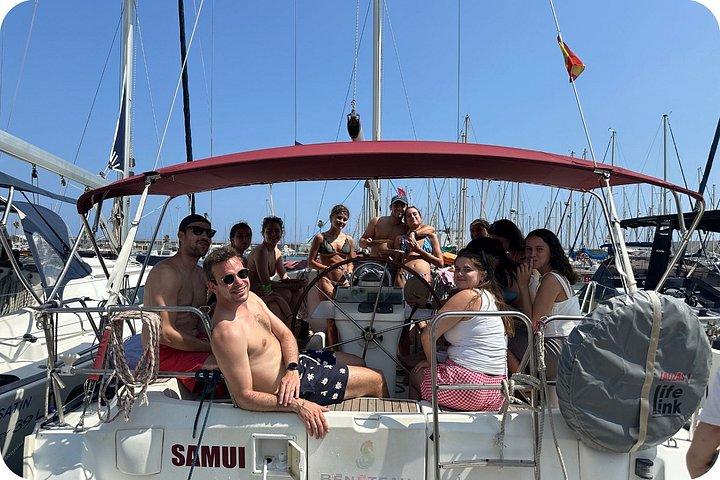 Private 2-Hour Sailing Tour in Barcelona