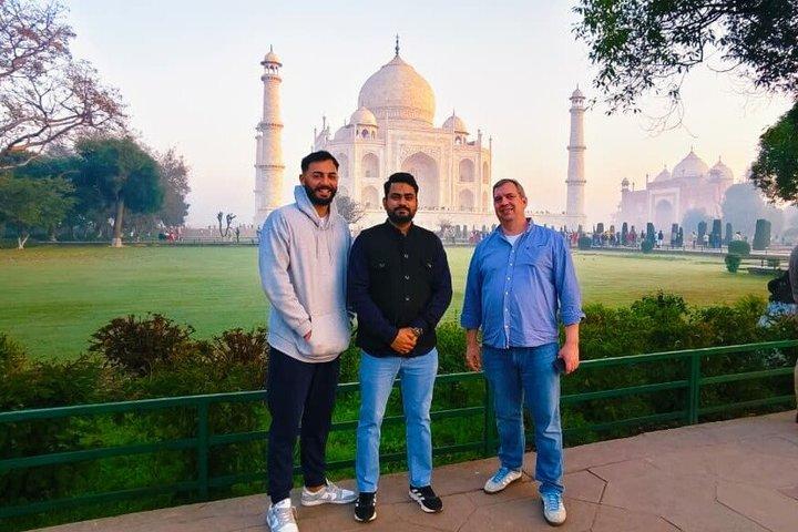 2 Days Taj Mahal Agra Tour with Fatehpur Sikri From Delhi