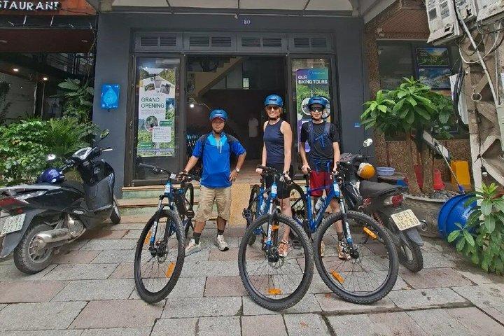 Cat Ba Dagtour : Fiets-, boot- en kajakavontuur