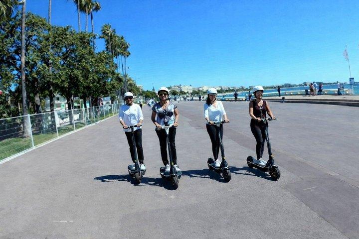 カンヌの電動スクーターツアーでスタイリッシュに街を散策