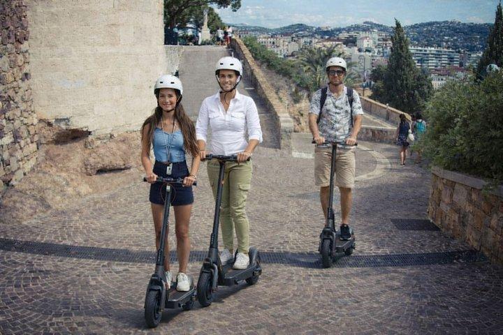 カンヌの電動スクーターツアーでスタイリッシュに街を散策