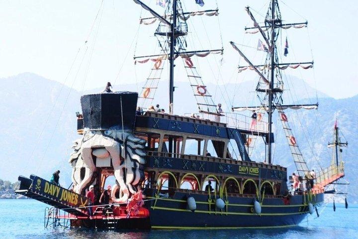Croisière en bateau familiale sur le thème des pirates de Marmaris avec déjeuner