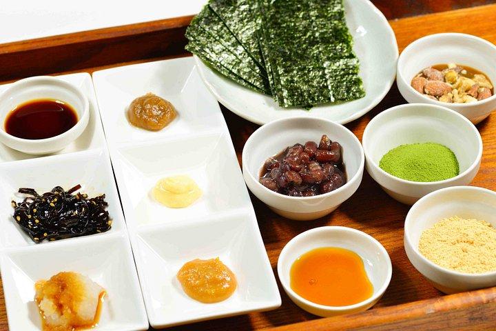 東京・浅草で日本餅つき体験