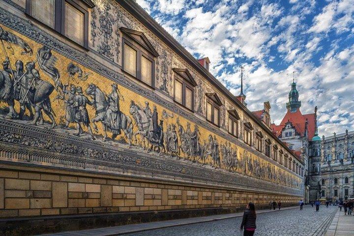 プラハからのドレスデン日帰り旅行バスタイ橋またはテレジン（オプション）