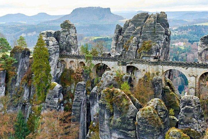 プラハからのドレスデン日帰り旅行バスタイ橋またはテレジン（オプション）