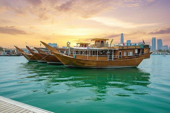Doha: tradicional Sunset Dhow Cruise Tour com jantar buffet de churrasco