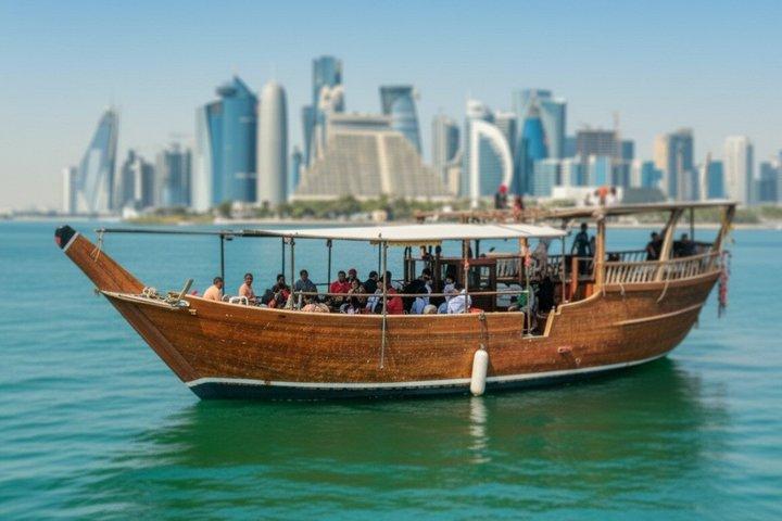 Doha: tradicional Sunset Dhow Cruise Tour com jantar buffet de churrasco
