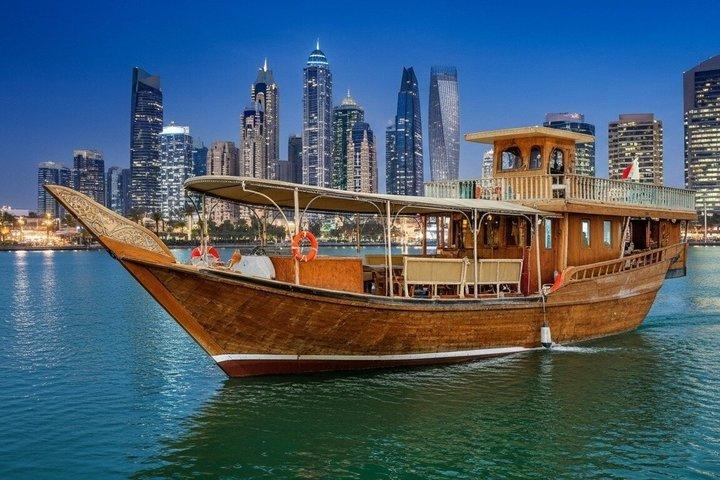 Doha : Excursion en croisière sur dhow au dîner sous la lune avec transferts