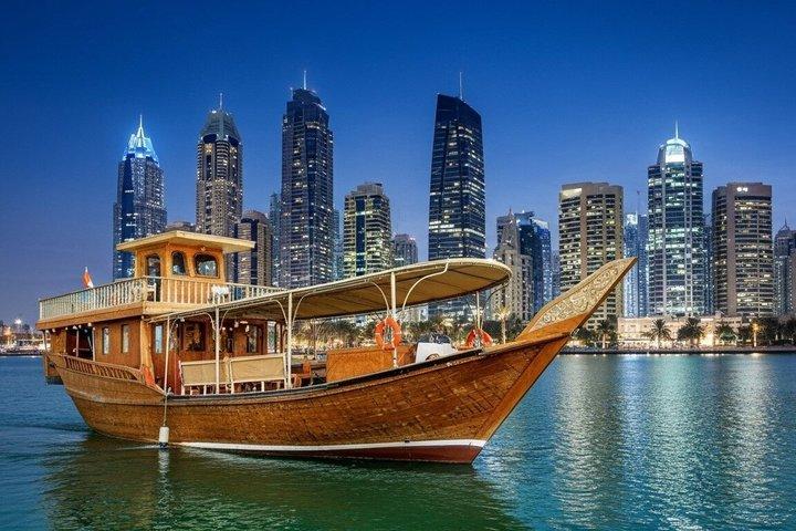 Doha : Excursion en croisière sur dhow au dîner sous la lune avec transferts