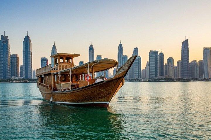Doha : Excursion en croisière sur dhow au dîner sous la lune avec transferts