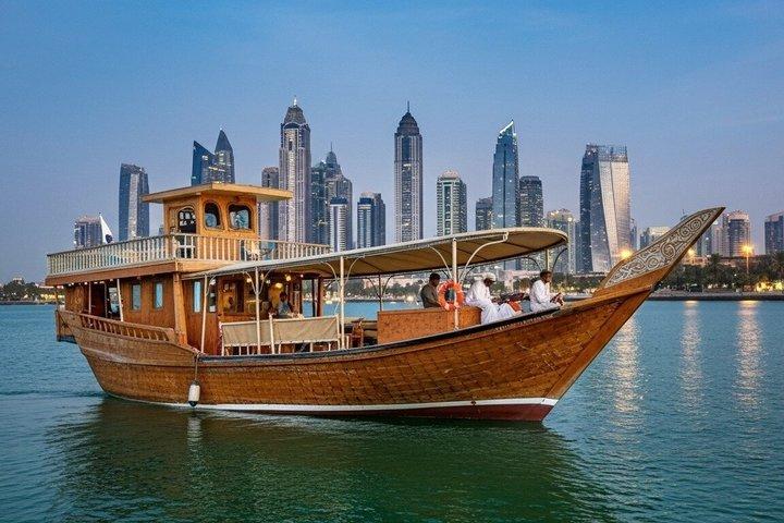 Doha : Excursion en croisière sur dhow au dîner sous la lune avec transferts