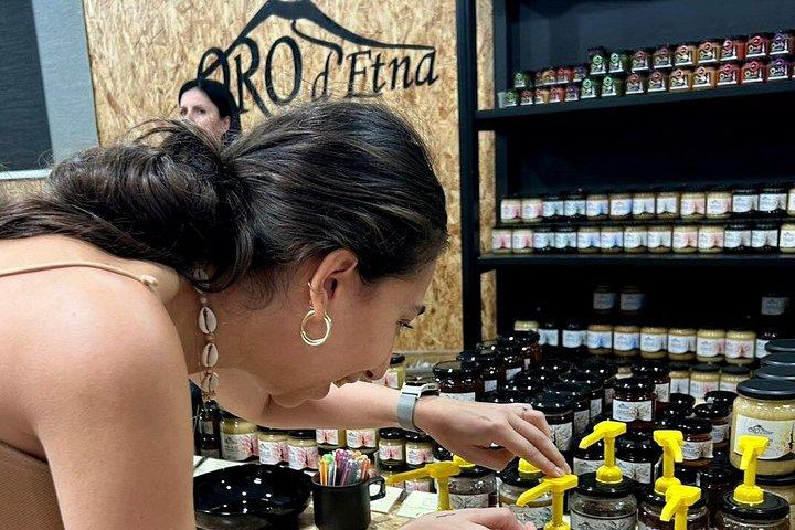 エトナ山ツアー、シルヴェストリ火口見学、ワイン4種の試飲、ワインセラーでのランチ