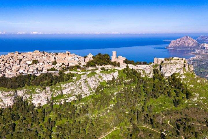 Excursão privada de luxo de um dia a Erice com degustação de vinhos saindo de Palermo.