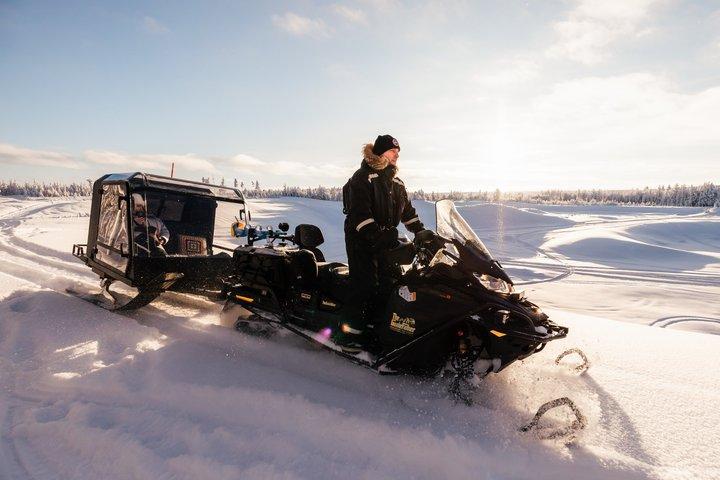 Lusso Rovaniemi Safari privato Snow-Veh Tour con 3 - Corso di pranzo